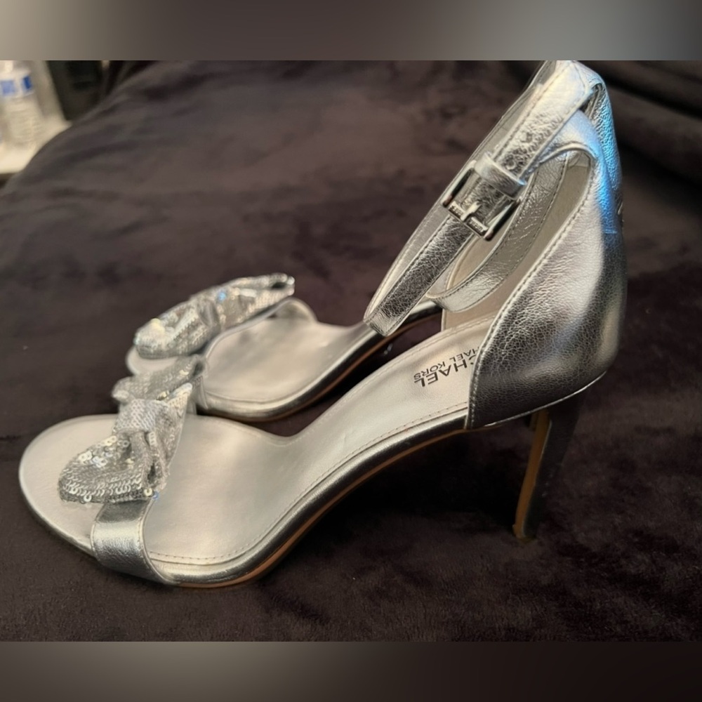 MICHAEL KORS Paris Silver Sequin Bow Ankle-Strap Sandals Heels Size 9 - Picture 8 of 16